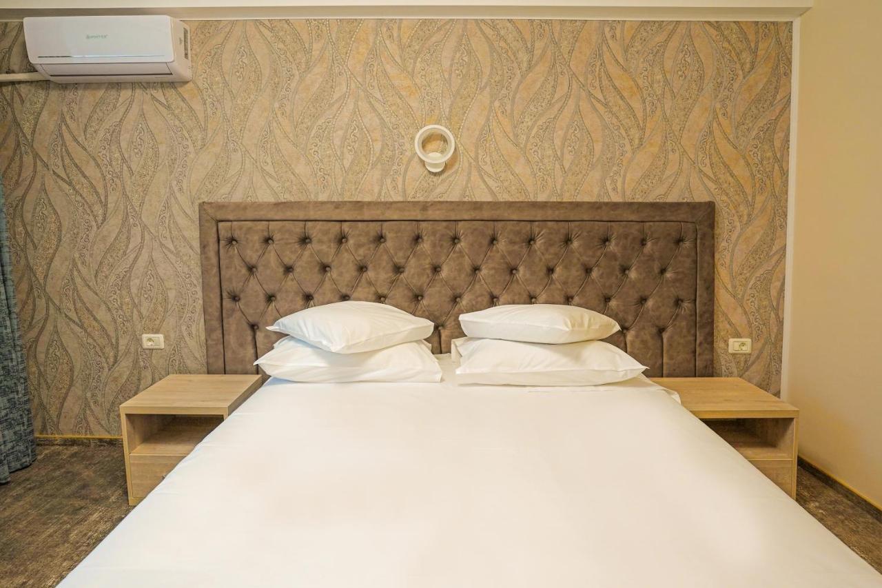 Hotel Tiara Ploiesti Exterior photo